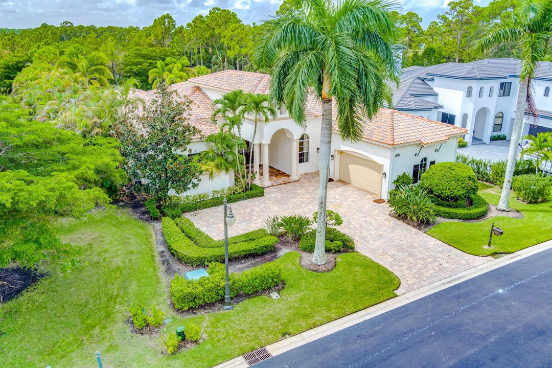 Active With Contract: $2,999,000 (3 beds, 3 baths, 3842 Square Feet)