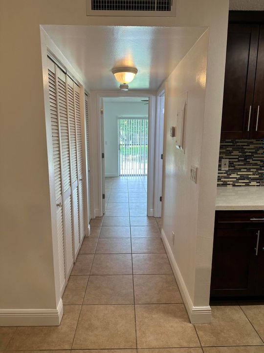 For Rent: $1,725 (1 beds, 1 baths, 704 Square Feet)