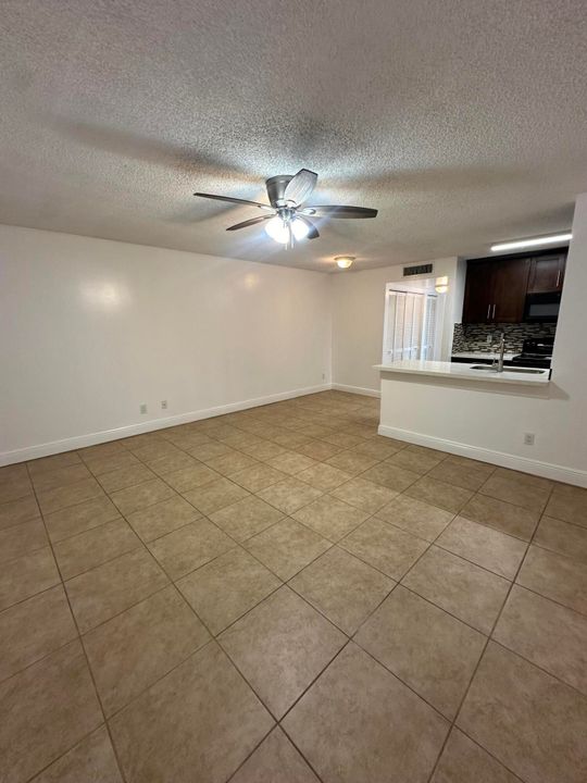 For Rent: $1,725 (1 beds, 1 baths, 704 Square Feet)