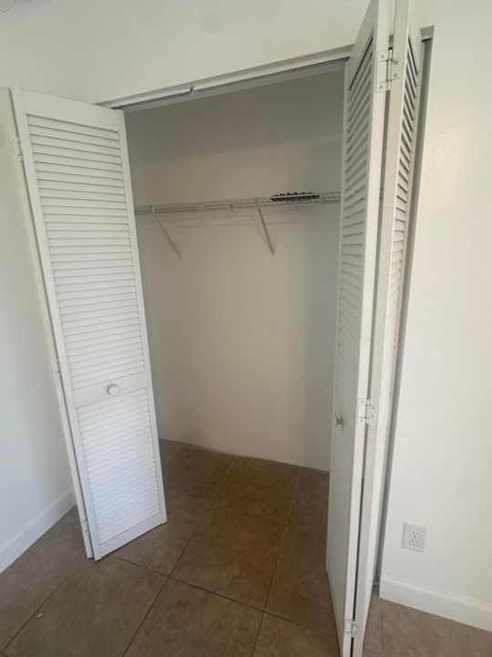 For Rent: $1,725 (1 beds, 1 baths, 704 Square Feet)