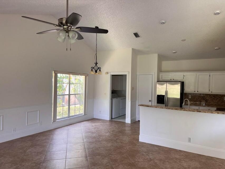 For Rent: $3,900 (4 beds, 2 baths, 2092 Square Feet)