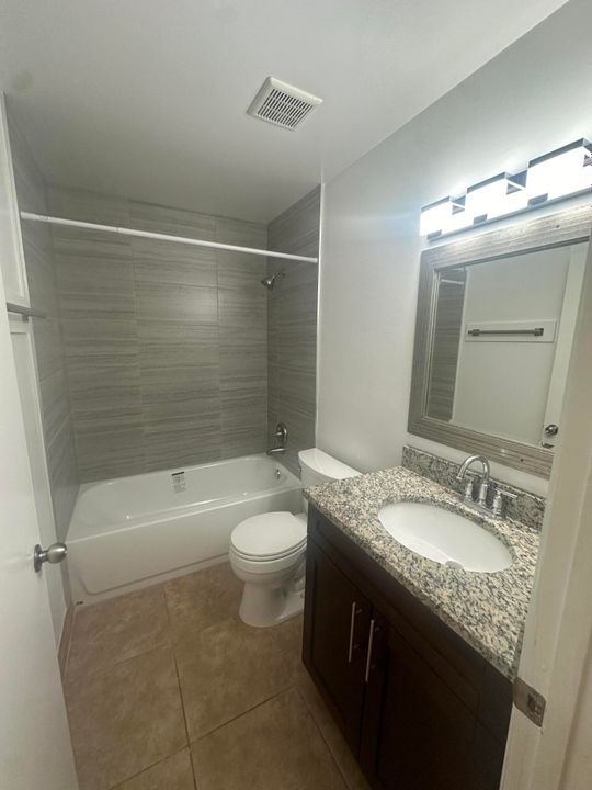 For Rent: $1,725 (1 beds, 1 baths, 704 Square Feet)