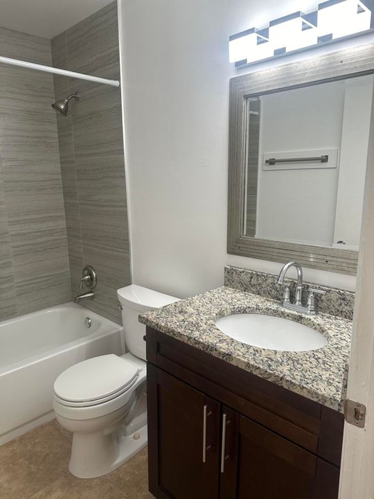 For Rent: $1,725 (1 beds, 1 baths, 704 Square Feet)