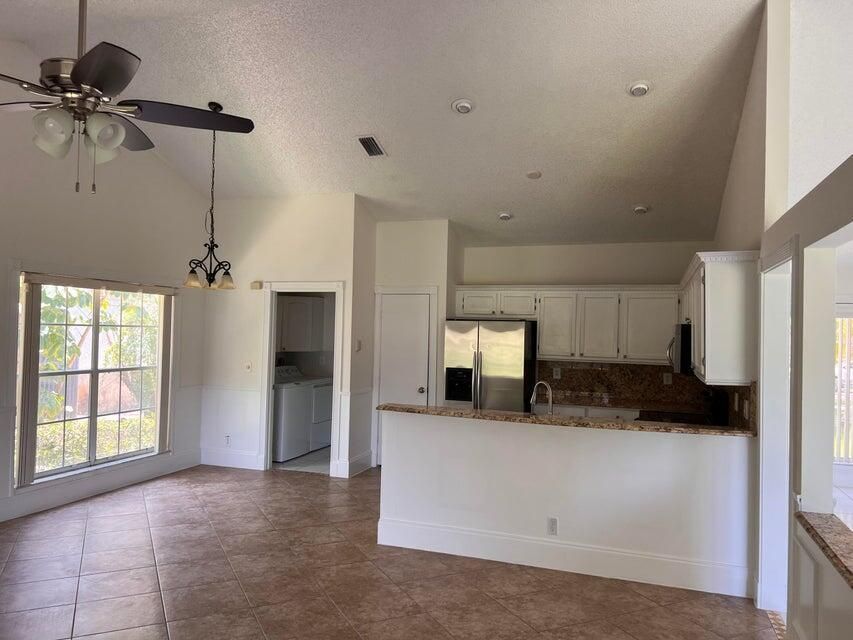 For Rent: $3,900 (4 beds, 2 baths, 2092 Square Feet)