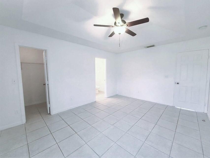 For Rent: $2,500 (3 beds, 2 baths, 1200 Square Feet)