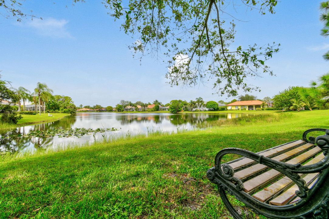 Active With Contract: $1,100,000 (3 beds, 3 baths, 2462 Square Feet)