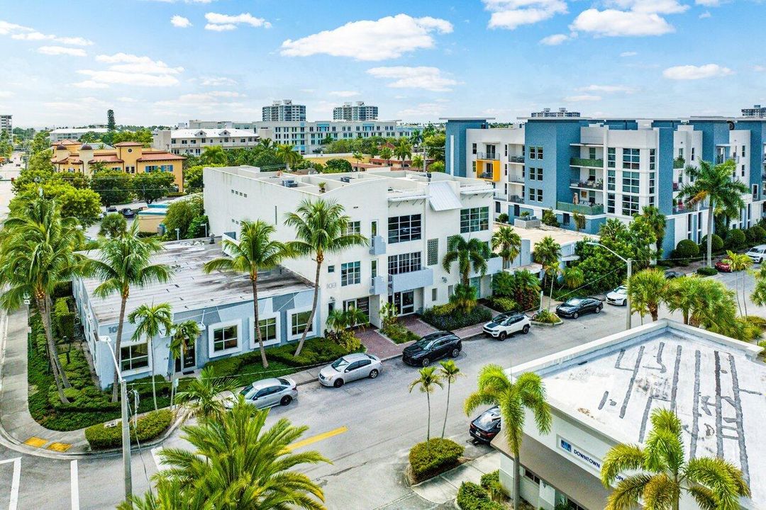 For Sale: $1,050,000 (3 beds, 2 baths, 2000 Square Feet)