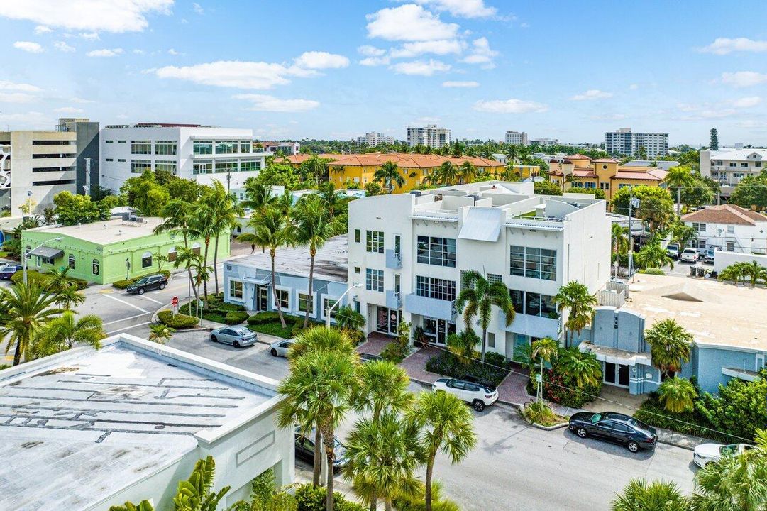 For Sale: $1,050,000 (3 beds, 2 baths, 2000 Square Feet)