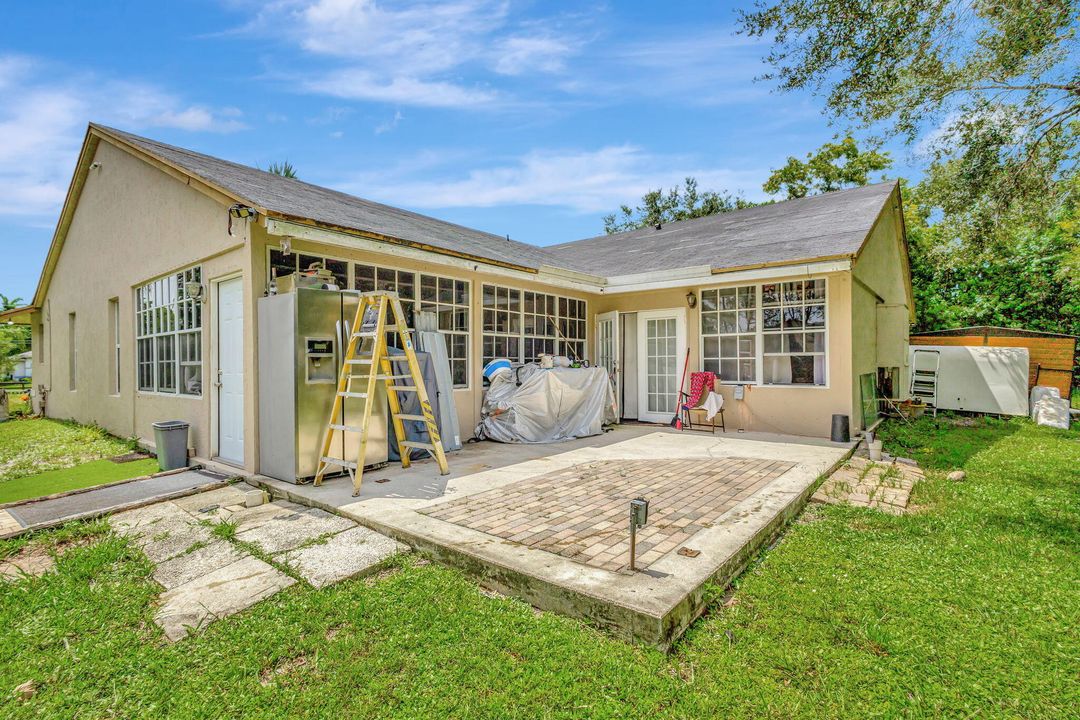 For Sale: $725,000 (4 beds, 2 baths, 2702 Square Feet)