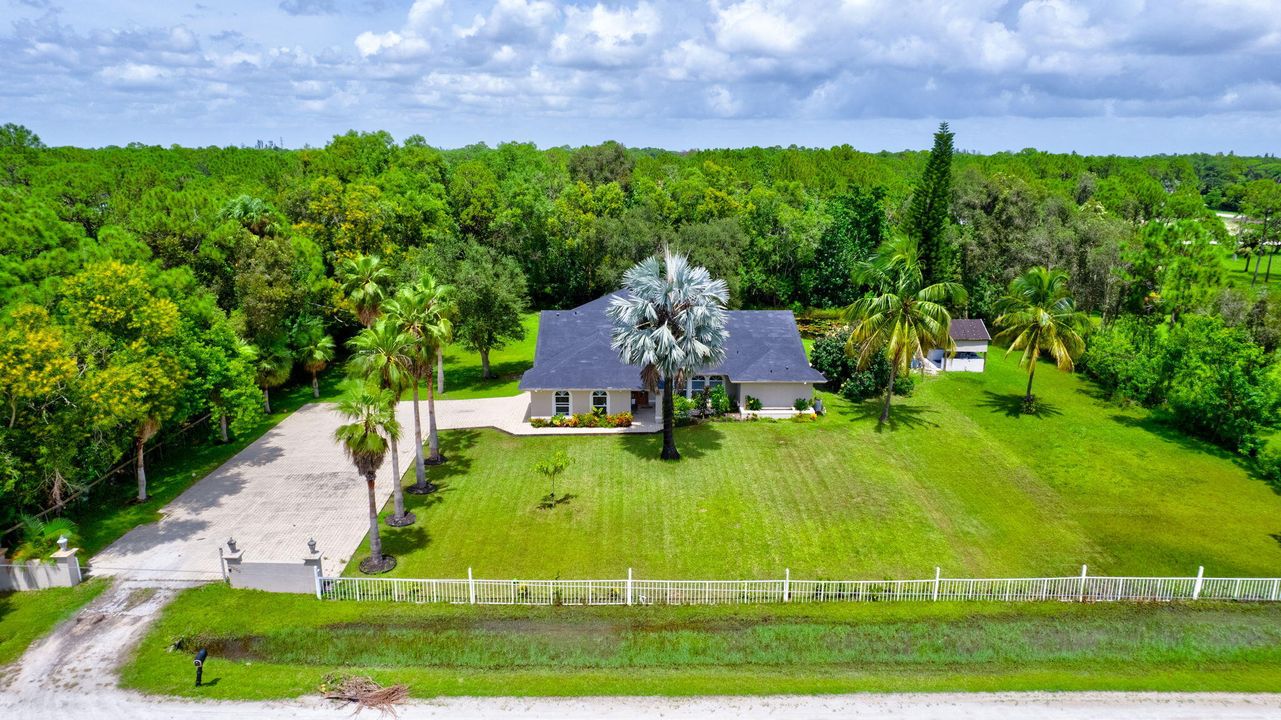 For Sale: $725,000 (4 beds, 2 baths, 2702 Square Feet)