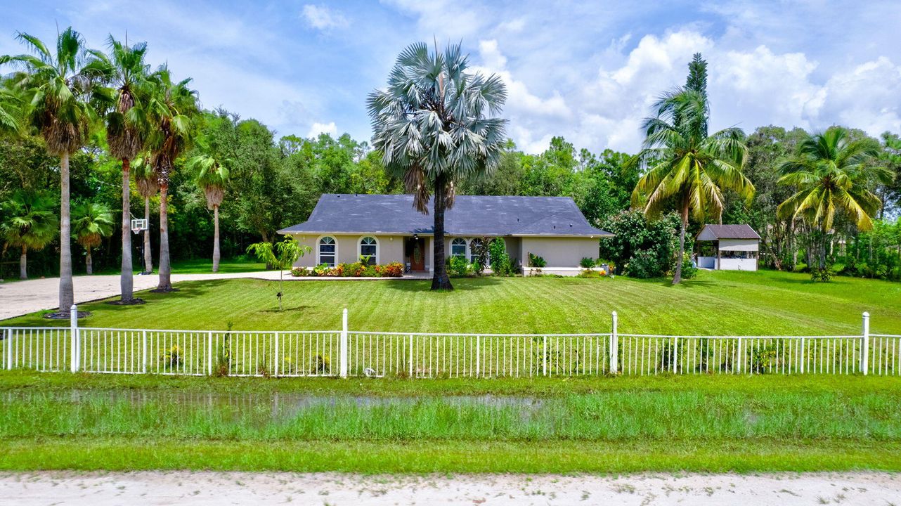 For Sale: $725,000 (4 beds, 2 baths, 2702 Square Feet)