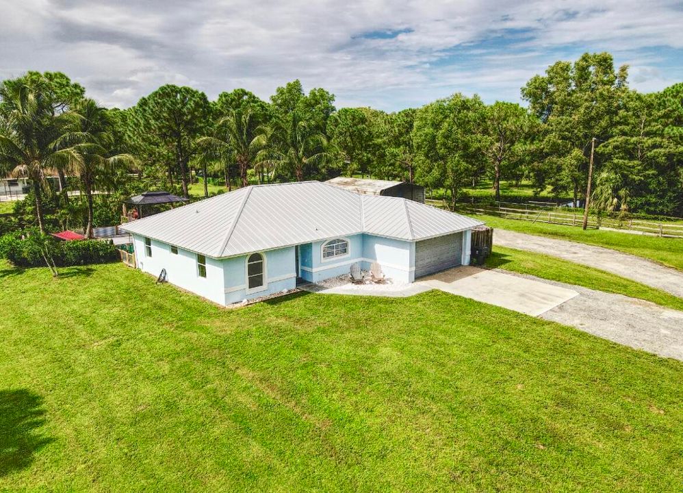 For Sale: $569,000 (3 beds, 2 baths, 1216 Square Feet)