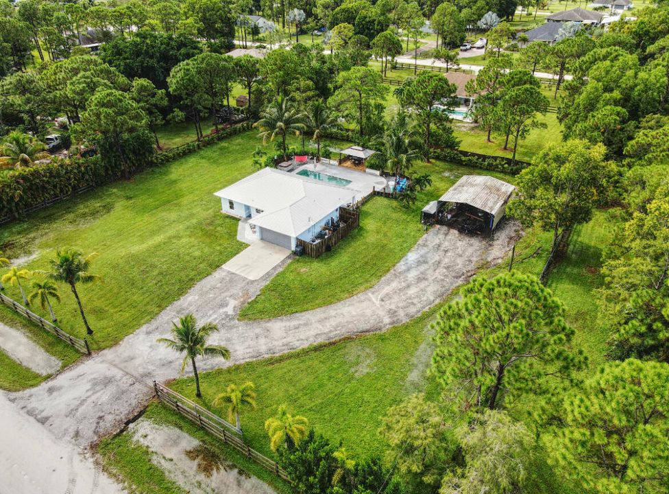 For Sale: $569,000 (3 beds, 2 baths, 1216 Square Feet)