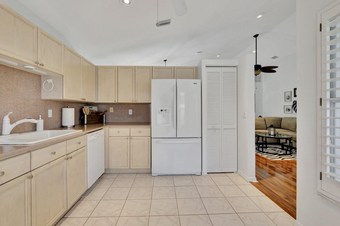 For Sale: $405,000 (2 beds, 2 baths, 1612 Square Feet)