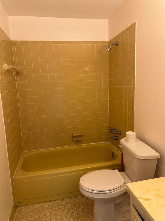 For Sale: $94,000 (1 beds, 1 baths, 642 Square Feet)