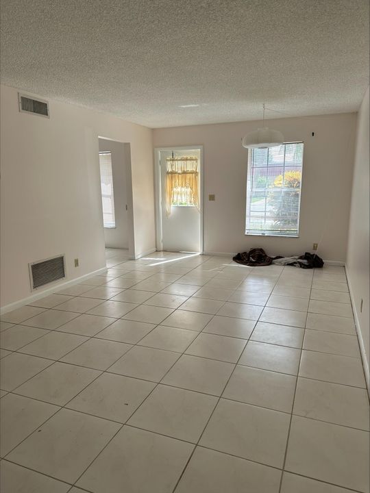 For Sale: $94,000 (1 beds, 1 baths, 642 Square Feet)