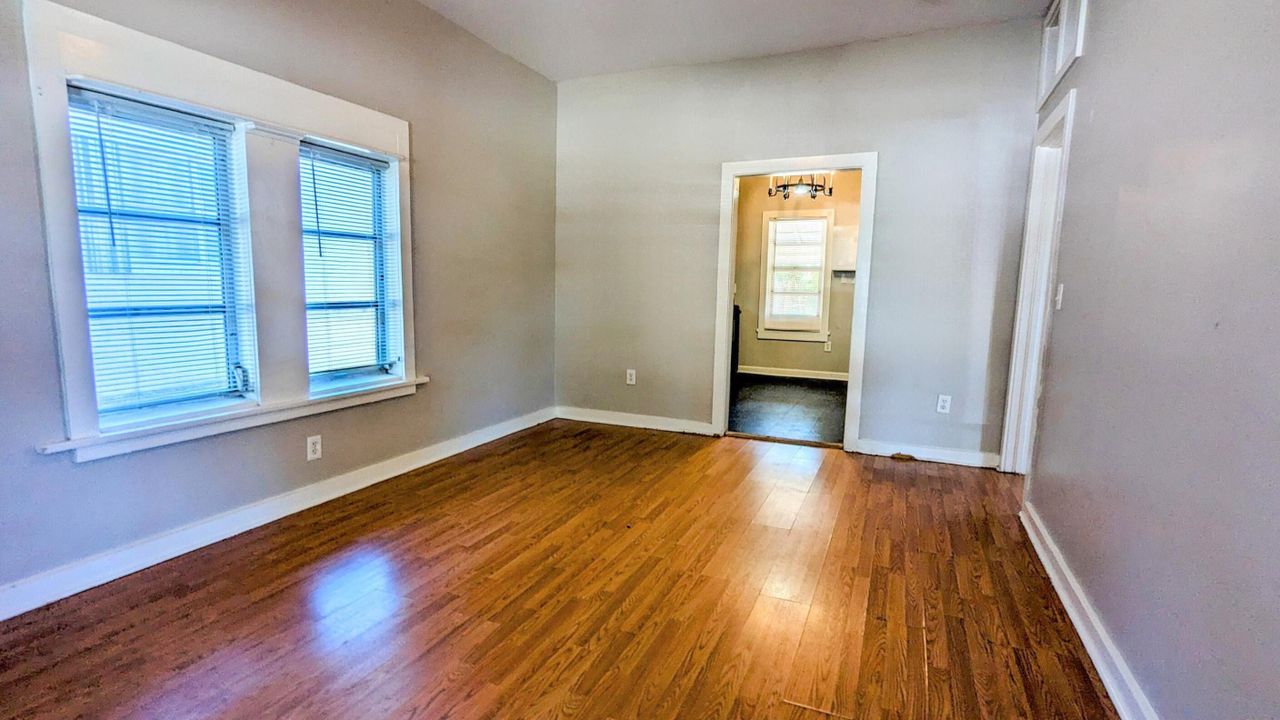 Active With Contract: $309,900 (2 beds, 1 baths, 672 Square Feet)