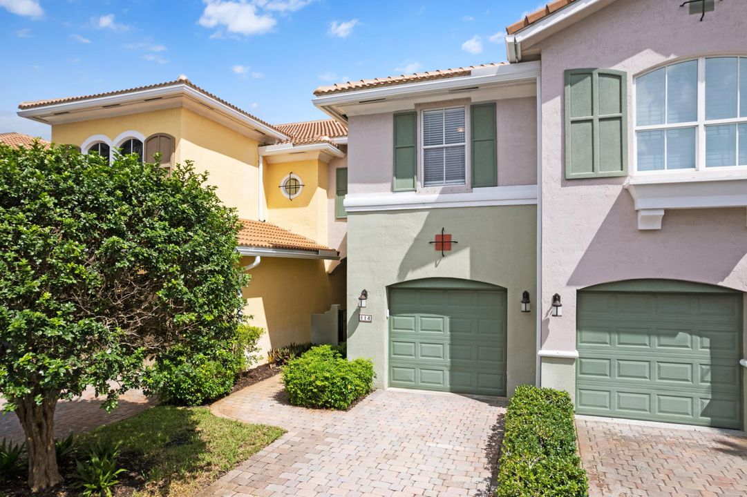 For Sale: $599,000 (3 beds, 2 baths, 2037 Square Feet)