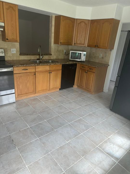 For Rent: $3,800 (3 beds, 2 baths, 1135 Square Feet)