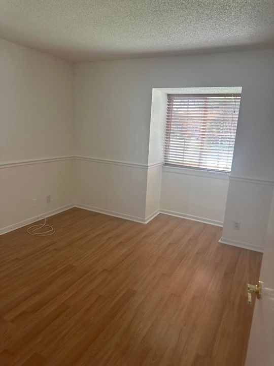 For Rent: $3,600 (3 beds, 2 baths, 1135 Square Feet)