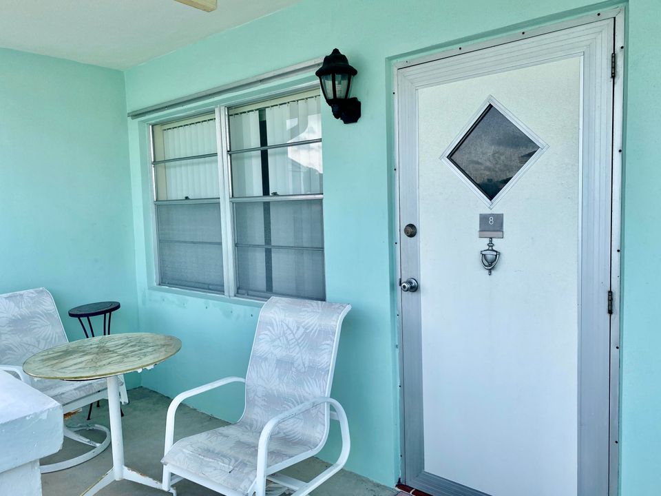 Active With Contract: $1,500 (1 beds, 1 baths, 608 Square Feet)