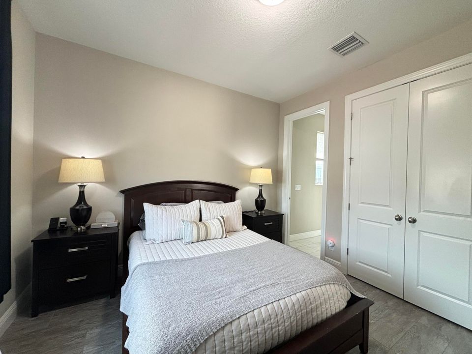 Active With Contract: $2,300 (1 beds, 1 baths, 630 Square Feet)