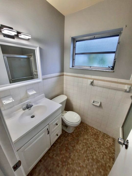 Active With Contract: $1,500 (1 beds, 1 baths, 608 Square Feet)