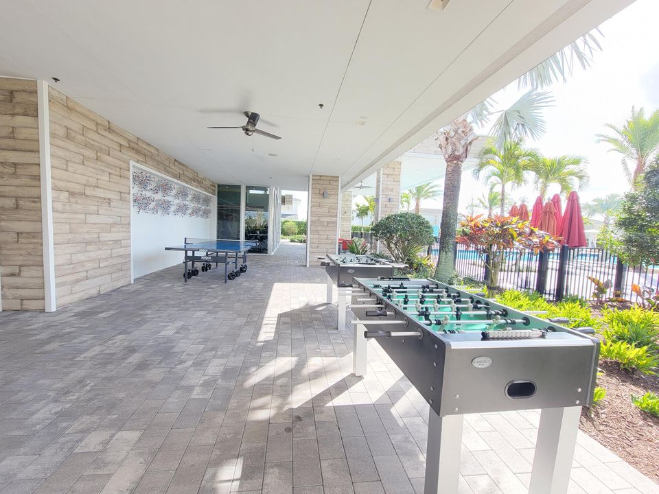 Active With Contract: $2,300 (1 beds, 1 baths, 630 Square Feet)