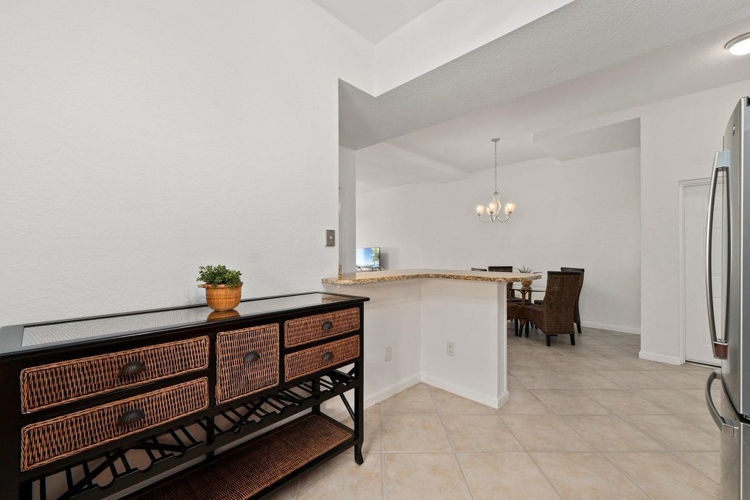 For Sale: $245,000 (2 beds, 2 baths, 1323 Square Feet)