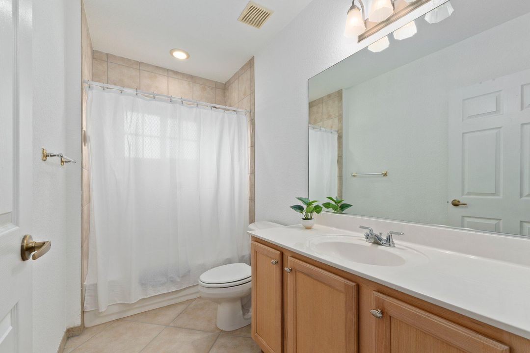 For Sale: $245,000 (2 beds, 2 baths, 1323 Square Feet)