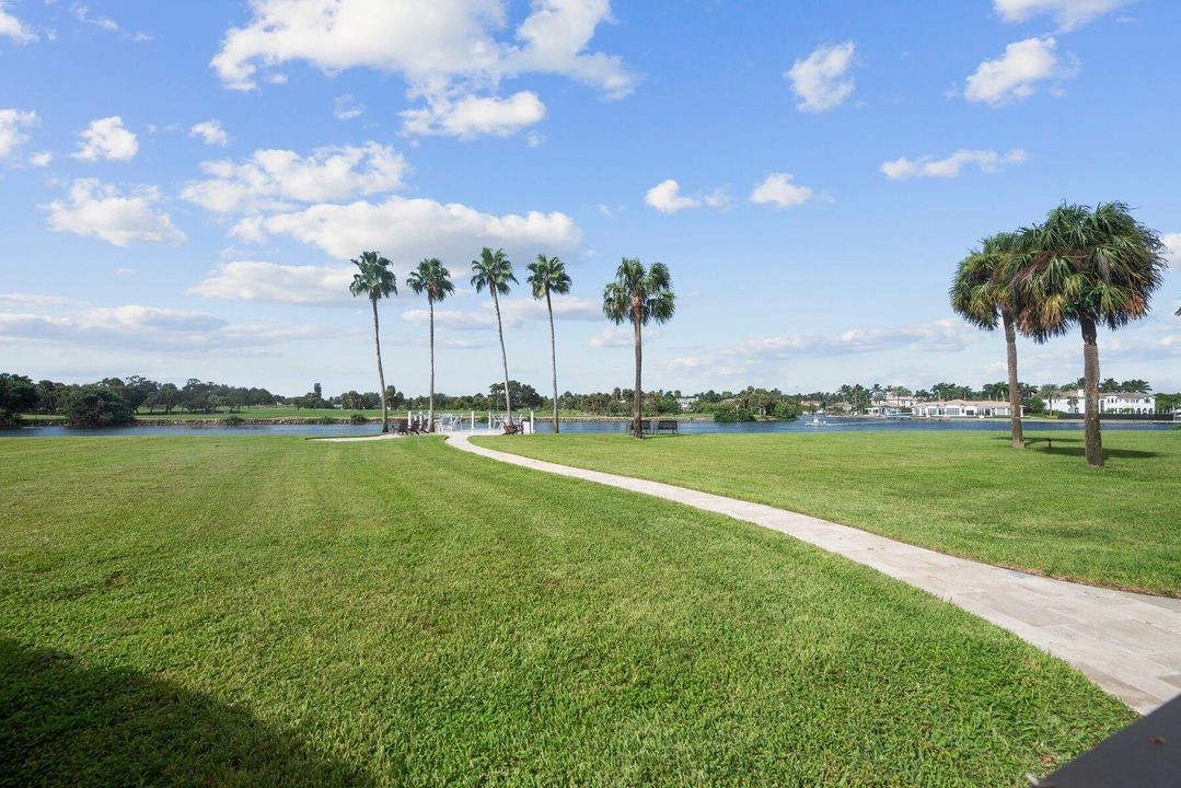 For Sale: $799,000 (2 beds, 2 baths, 1368 Square Feet)