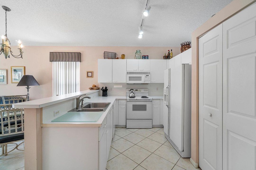 For Rent: $4,000 (2 beds, 2 baths, 1705 Square Feet)