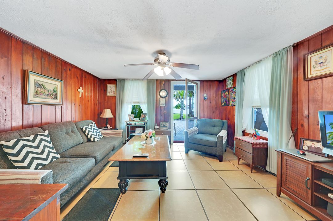 For Sale: $459,000 (2 beds, 1 baths, 741 Square Feet)