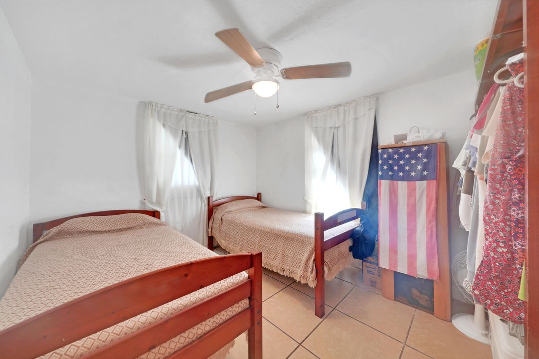 For Sale: $459,000 (2 beds, 1 baths, 741 Square Feet)