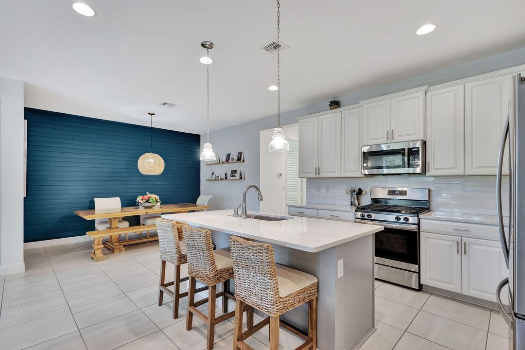 Active With Contract: $575,000 (3 beds, 2 baths, 1724 Square Feet)