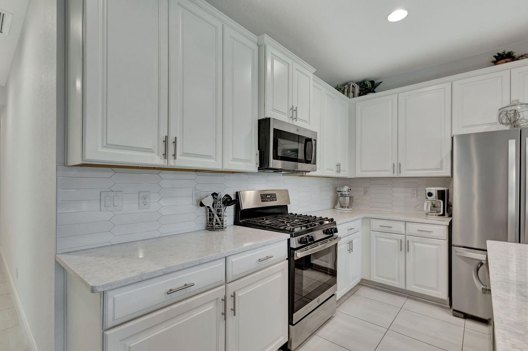 Active With Contract: $575,000 (3 beds, 2 baths, 1724 Square Feet)