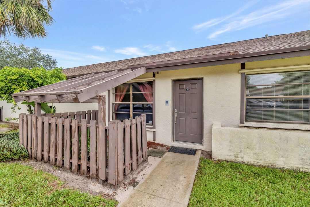 For Sale: $280,000 (3 beds, 2 baths, 1187 Square Feet)