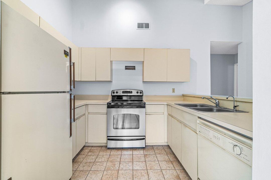 For Sale: $269,900 (2 beds, 2 baths, 1169 Square Feet)