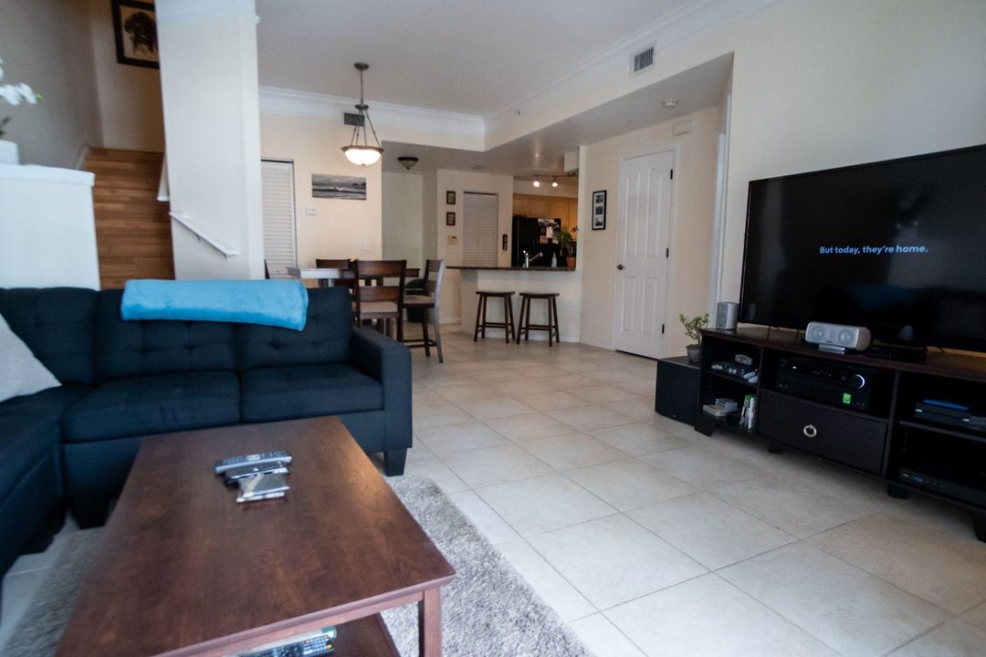 Active With Contract: $3,200 (3 beds, 2 baths, 1457 Square Feet)