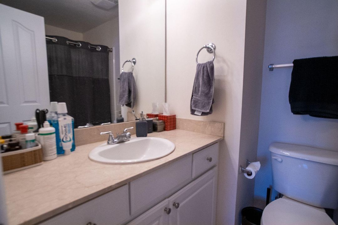 Active With Contract: $3,200 (3 beds, 2 baths, 1457 Square Feet)