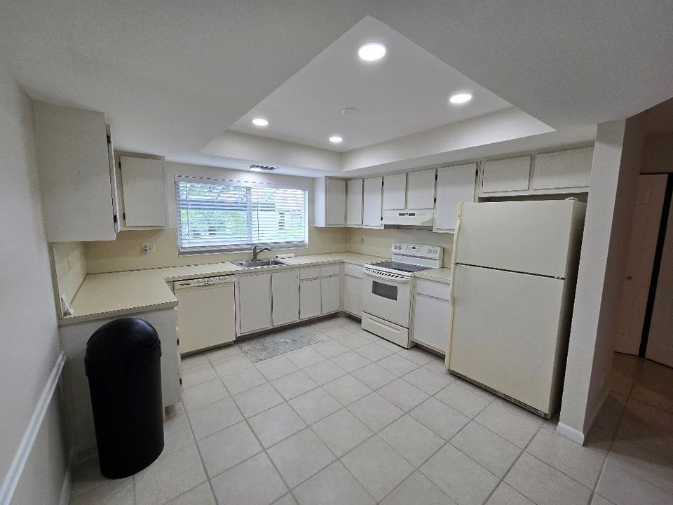 For Sale: $278,900 (2 beds, 2 baths, 1143 Square Feet)