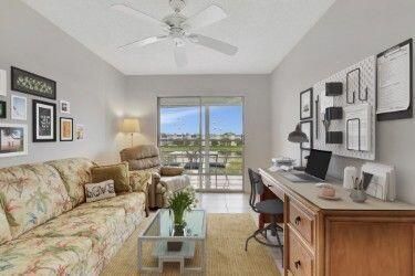 Active With Contract: $149,500 (2 beds, 2 baths, 896 Square Feet)