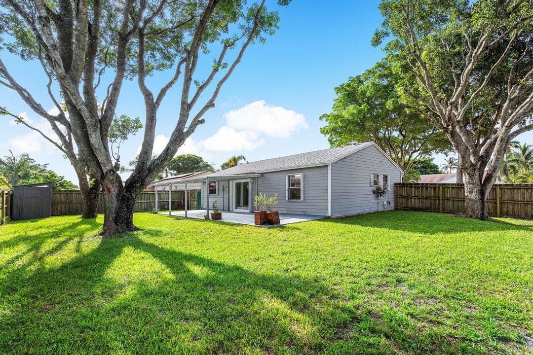 For Sale: $415,000 (3 beds, 2 baths, 992 Square Feet)