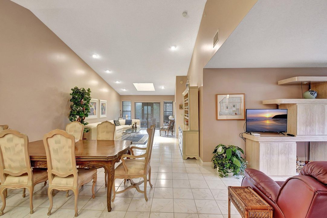 For Sale: $374,000 (2 beds, 2 baths, 1469 Square Feet)