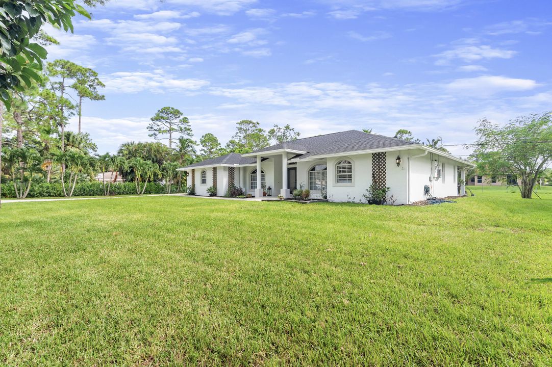 For Sale: $1,050,000 (5 beds, 3 baths, 2864 Square Feet)