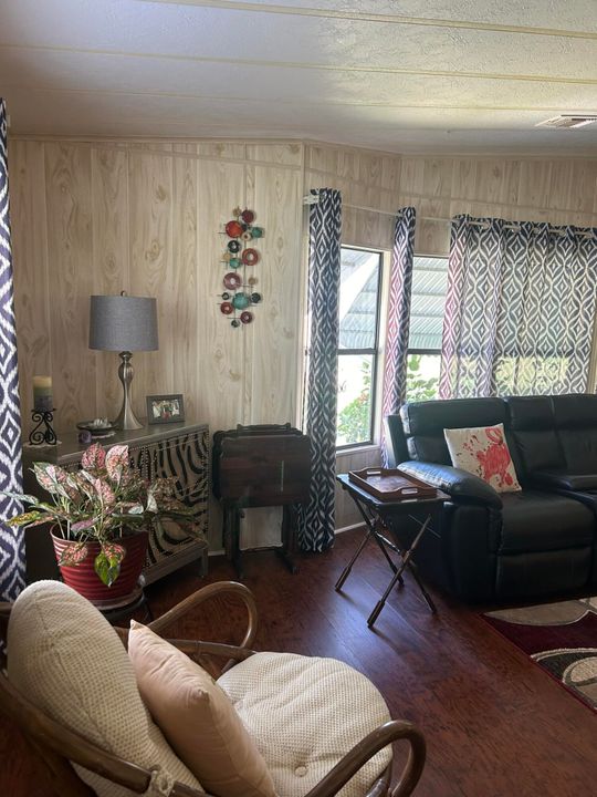 Active With Contract: $52,500 (2 beds, 2 baths, 1200 Square Feet)