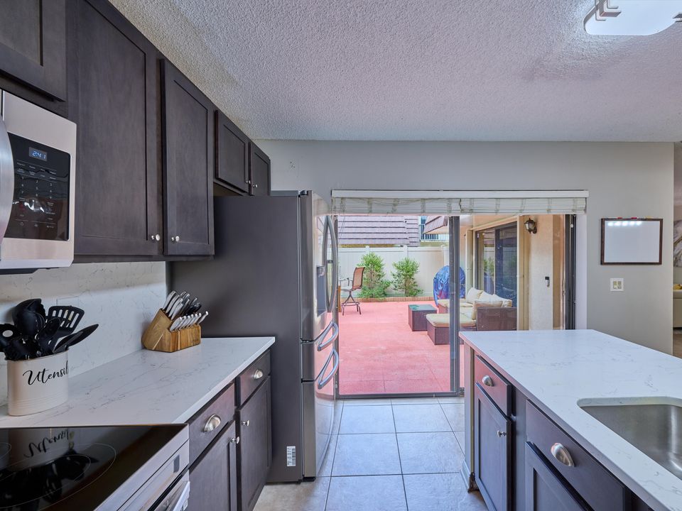 For Sale: $324,000 (2 beds, 2 baths, 1236 Square Feet)