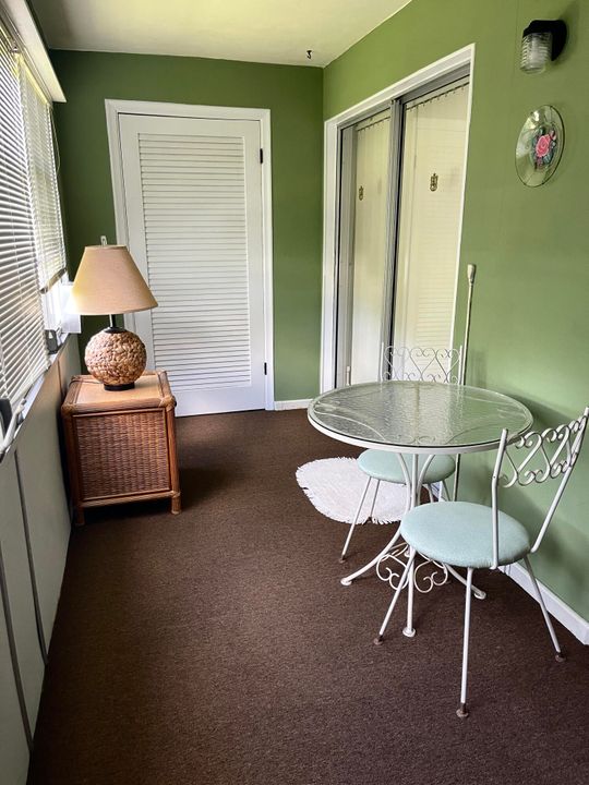 Active With Contract: $1,600 (2 beds, 2 baths, 819 Square Feet)