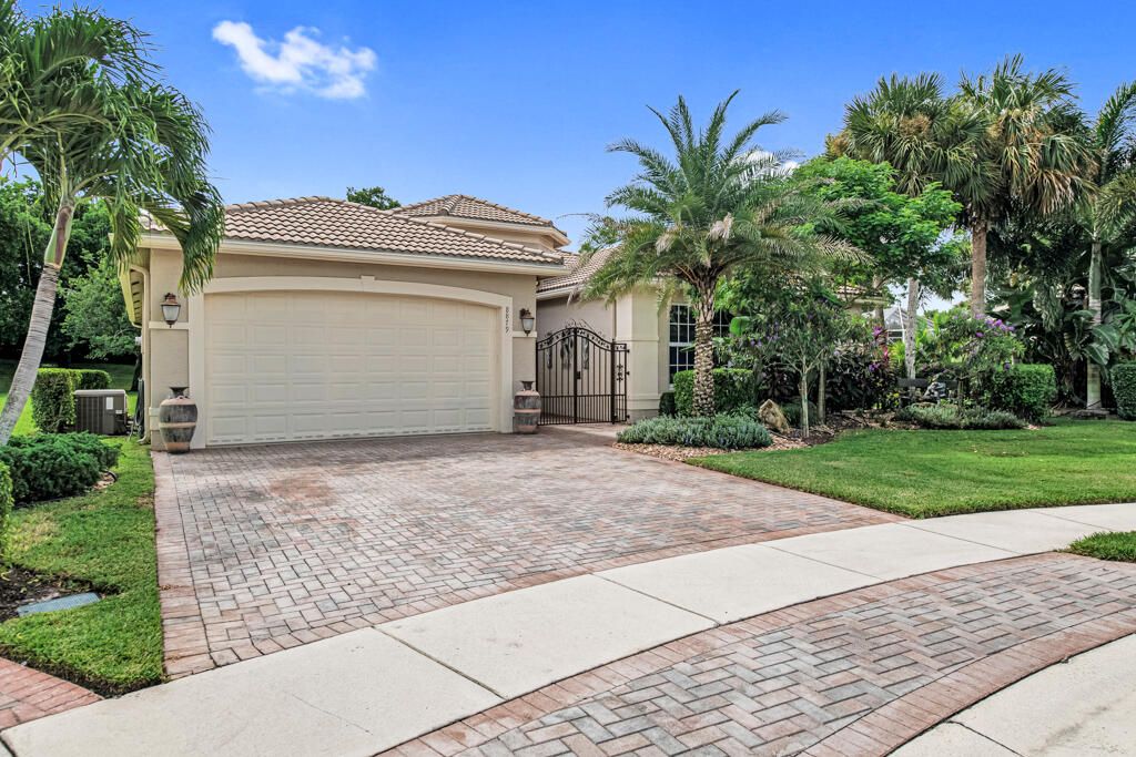 For Sale: $709,000 (4 beds, 2 baths, 2668 Square Feet)