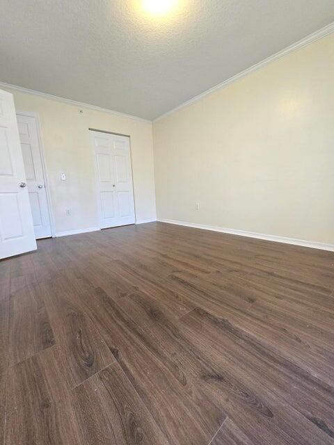 For Sale: $220,000 (2 beds, 1 baths, 926 Square Feet)